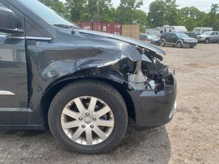 2011 Chrysler Town & Country Touring-L - Primary Damage Left Image